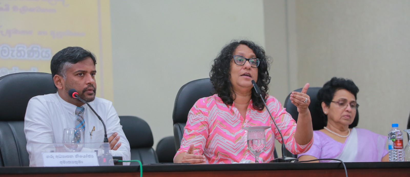 In the year 2026, reform is implemented in grades 1 and 6 and priority will be given to it.